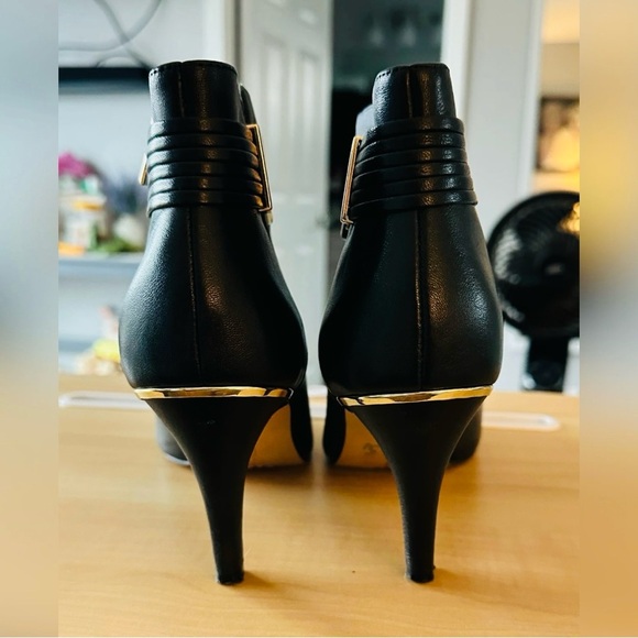 Vince Camuto Vinisha Black Leather Heeled Booties - Picture 4 of 7